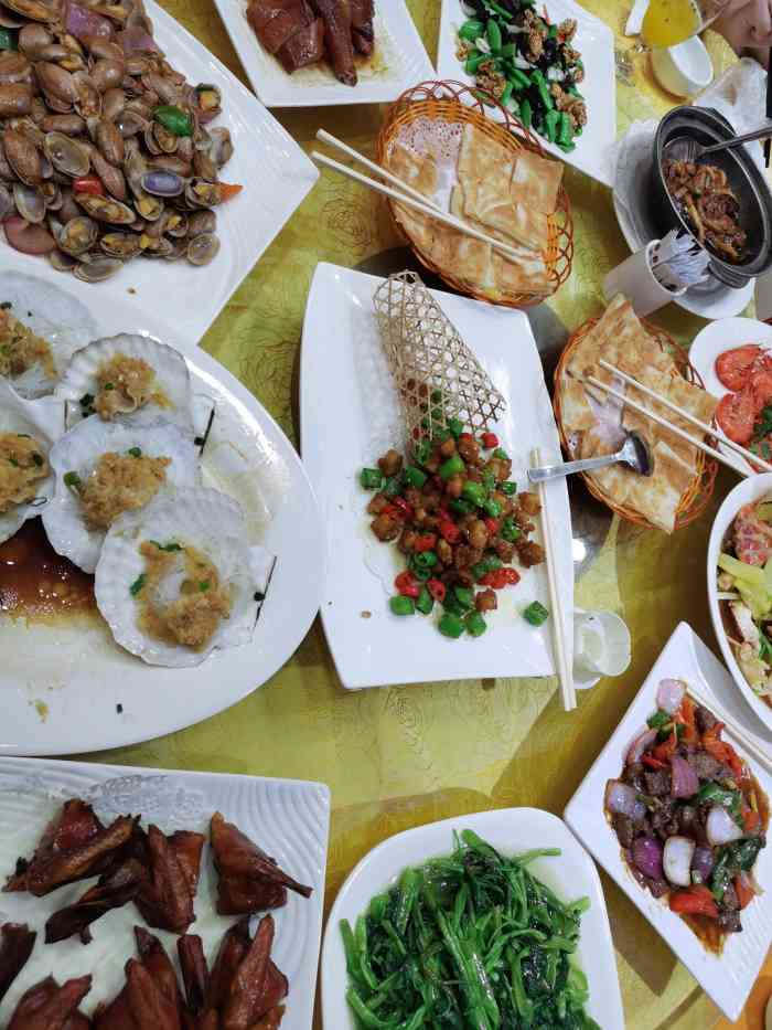 半岛海鲜酒楼(凤凰路店)-"[环境]在大众点评网上找到这家店铺,跟着.