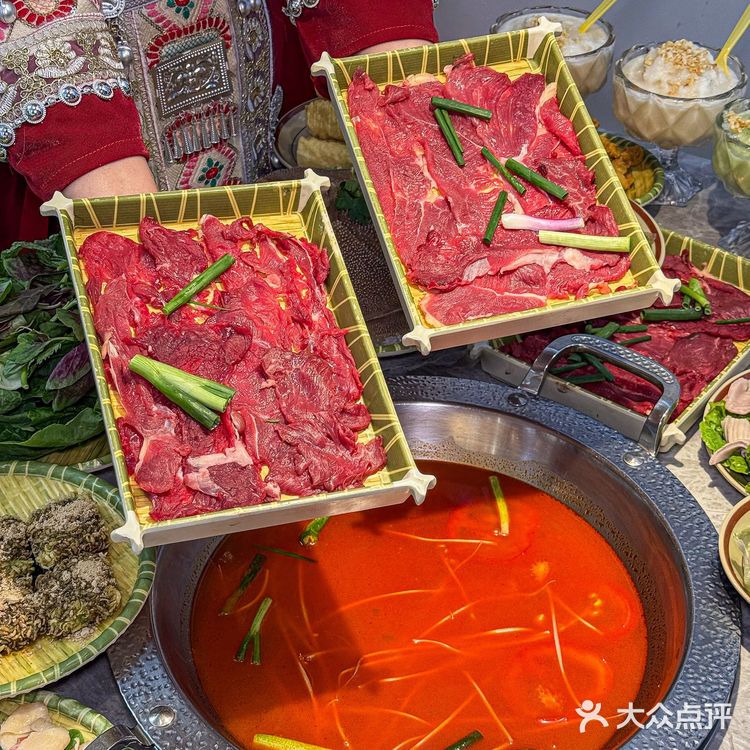 朋友按头安利的贵州酸汤火锅！真的绝了！