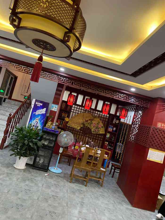 陈家老店饭店烤全羊(五莲山店)-"在景区前面的路上有路标,两个人实在