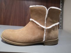 -UGG(燕莎奥特莱斯购物中心店)