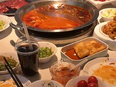 -茅草房·河畔园林火锅