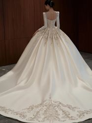 -不晚国际婚纱礼服