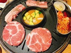 -江南猪肉商会无限续吃(弘大店)