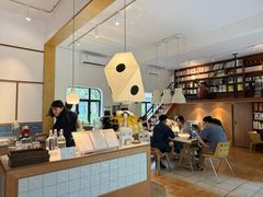 -彳亍咖啡·这里(水湾路店)