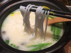 -云海肴·汽锅鸡·云南菜(天山百盛优客店)