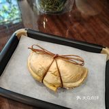 酥皮包裹蟹黄，香味独特！