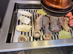 -臻牛烤肉