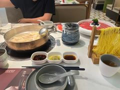 -洪氏嗨捞·广东猪肚鸡·椰子鸡火锅(西咸万象城店)