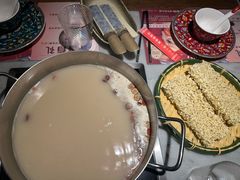 -尚尚仙·酸汤猪手·猪肚鸡火锅(华联万柳购物中心店)