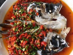 万景自制剁椒鱼头-万景饭店·鱼街农家菜