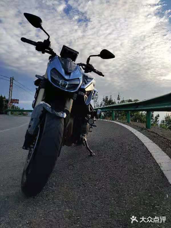 泰遇餐厅门前排着长长的队伍,我也忍不住跟着排了上去