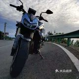 泰遇餐厅门前排着长长的队伍,我也忍不住跟着排了上去