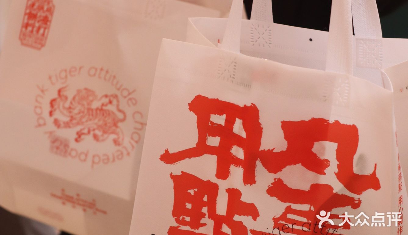 为啥这家糕点店最近的风席卷深圳❓虎头局只要打卡就送大包饼干❗️