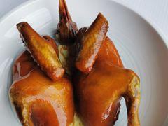 玻璃皮润烧乳鸽皇-富力丽思卡尔顿酒店·丽轩中餐厅