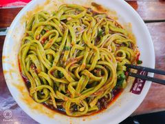 油泼炸酱菠菜面-老陈婆手工面庄