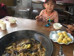 -粘豆包柴火铁锅炖