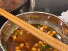 油碟-鸿顺老铁锅美蛙鱼府(解放碑店)