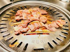 梅花肉-韩聚屋韩国烤肉餐厅(新北万达店)