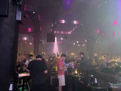 -赛博LIVE SHOW酒吧