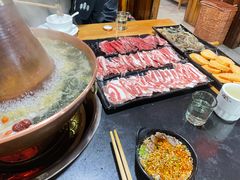 -果松木炭酸菜铜火锅·外婆参鸡汤