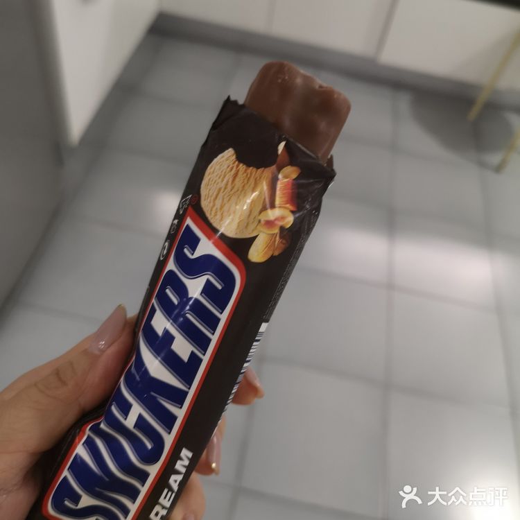 SNICKERS 化身冰淇淋