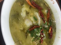 -渝是乎酸菜鱼(龙旗购物中心店)