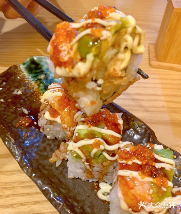 Top House日式料理(茸北店)鲜虾牛油果卷图片