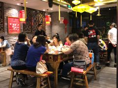 -沪小二炭火蛙锅(淮海中路美食不夜城店)