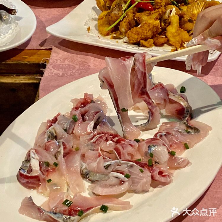 怎么回事呀？这家中山脆肉鲩火锅挤满了游客！！