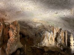 -波斯托伊纳溶洞