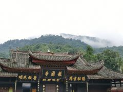 -峨眉山报国寺