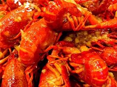 特色蒜香龙虾-虾弄弄海派小龙虾·牛羊蝎子火锅