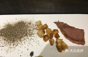 Six-Grid Beef Platter