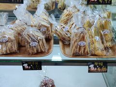 -新月蛋糕西点专卖店(大麦街店)