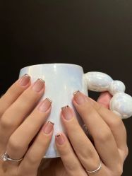 -花岐款式专研健康美甲沙龙
