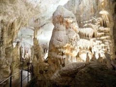 -波斯托伊纳溶洞