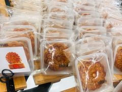 广式莲蓉蛋黄月饼-卡滋贝诺动物奶油生日蛋糕(常熟万达店)