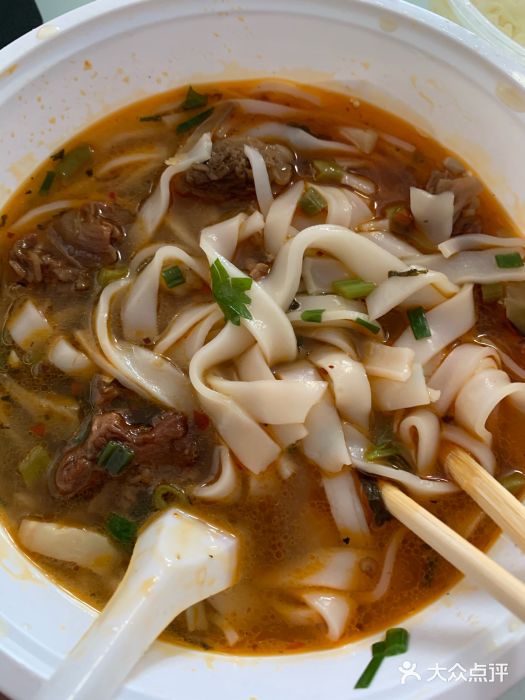 周记粉店(总店)红烧牛肉粉图片