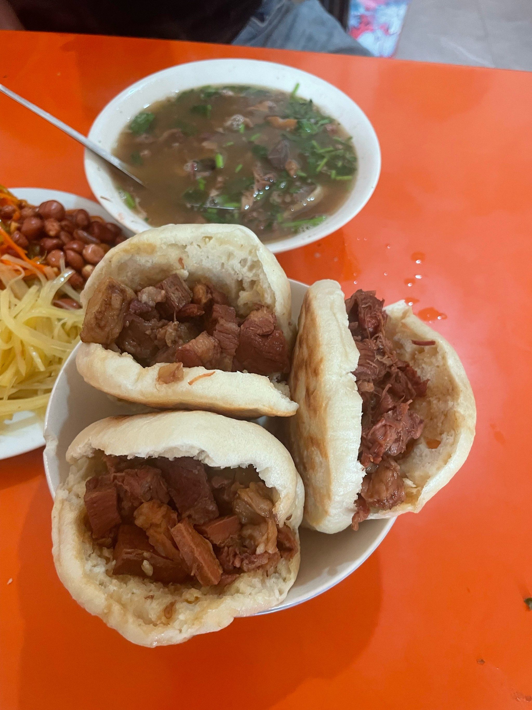 简单朴实的烧饼夹牛肉 好吃