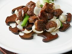百合牛肝菌澳洲和牛粒-品粹徽园·家常安徽菜
