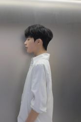-一家只做男发烫染的店