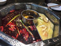 -佬土鹅肠火锅(解放路店)