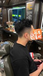 -海文先生国潮烫染男士理发馆