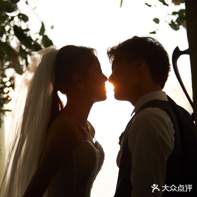 初夏季节最适合的婚纱照风格🍃就像微风拂面一样清新