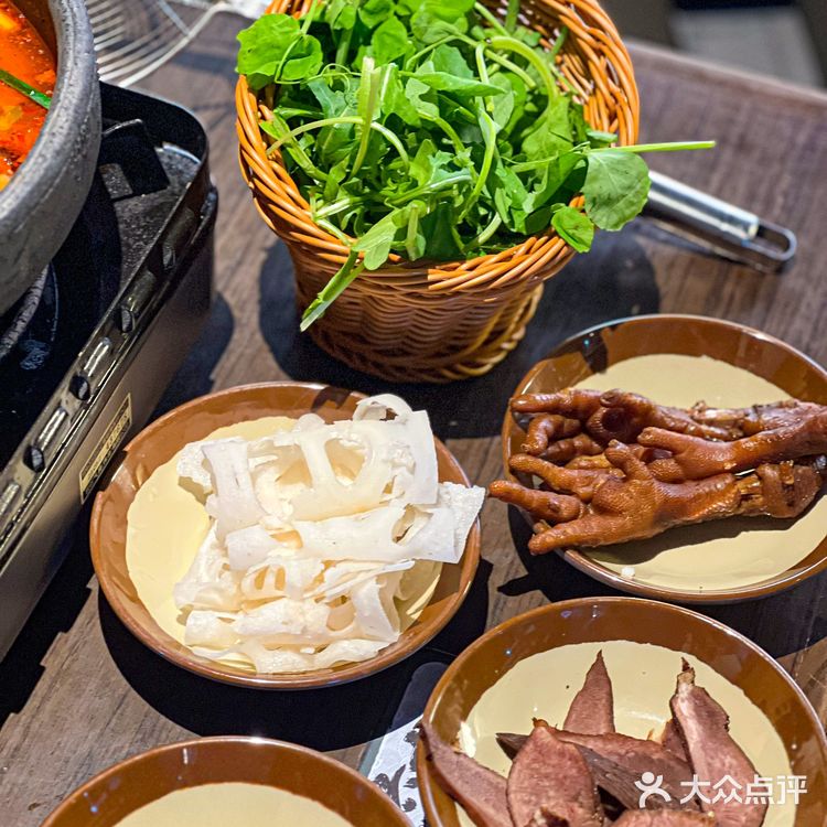 在这里实现酸汤牛肉火锅自由｜大龙六方·贵州酸汤牛肉火锅
