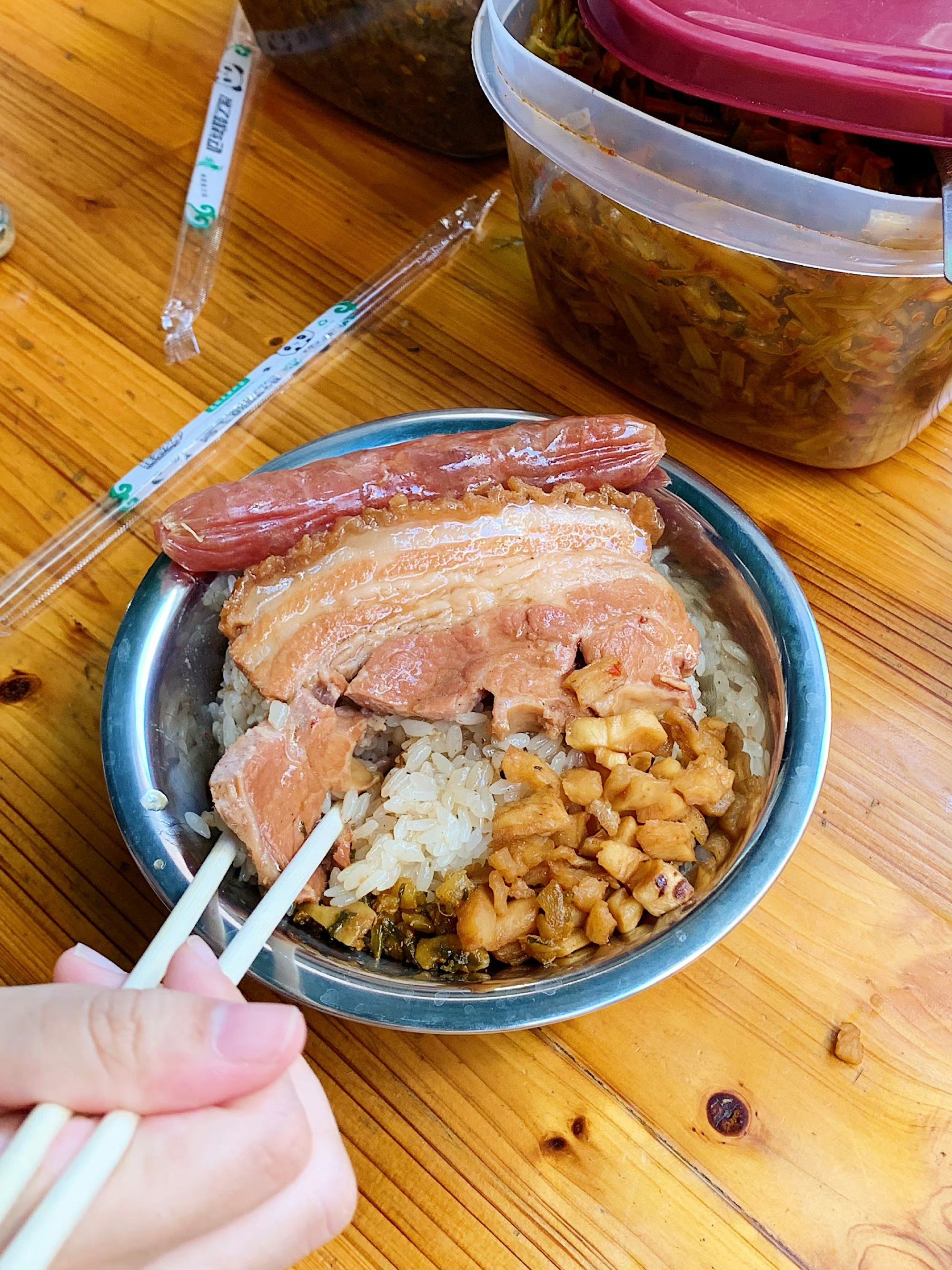 品品南宁的这个扣肉腊肠糯米饭 ​​​