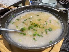 -何妹湿辣牛肉·粤式烧烤砂煲(桂雅路店)
