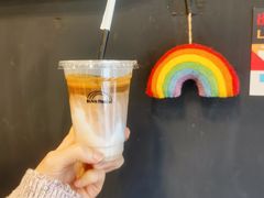 Latte-black rainbow coffee