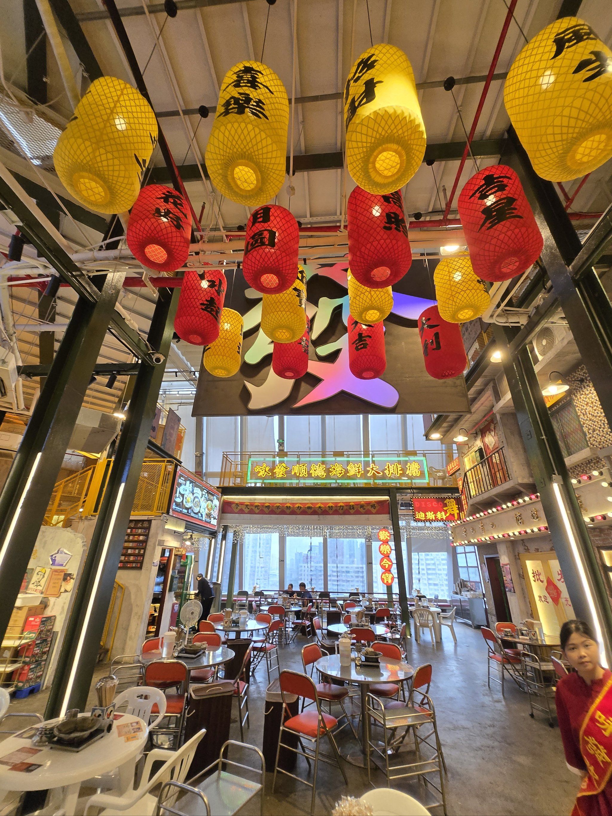 一家潮汕风味的餐厅 装修有复古大排档的感觉很有意思