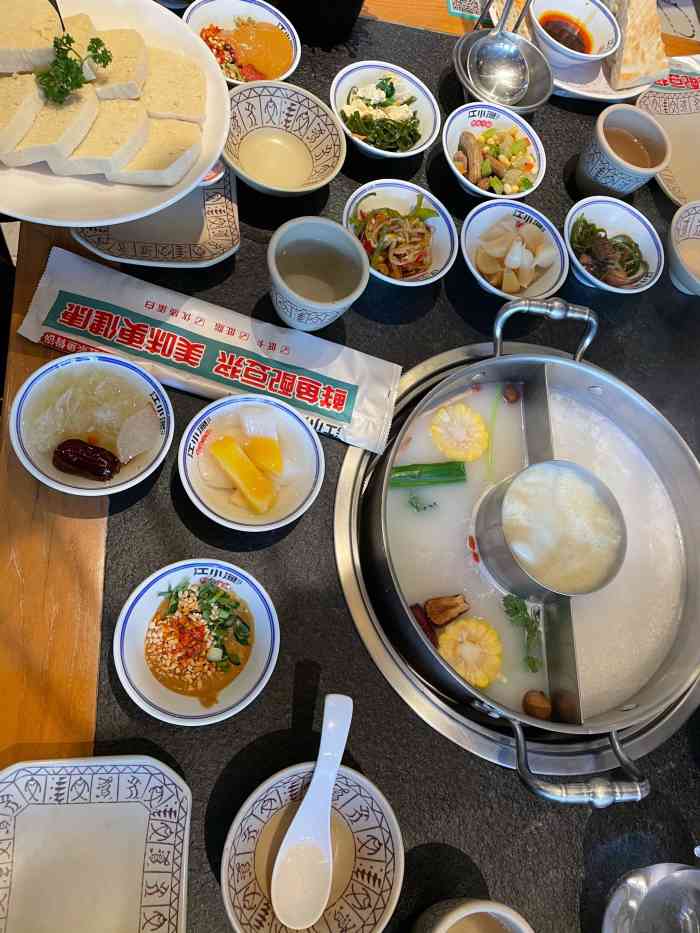 江小渔·豆浆鱼火锅(沙河口一店)-"店里锅底主打豆浆锅底,这还算比较
